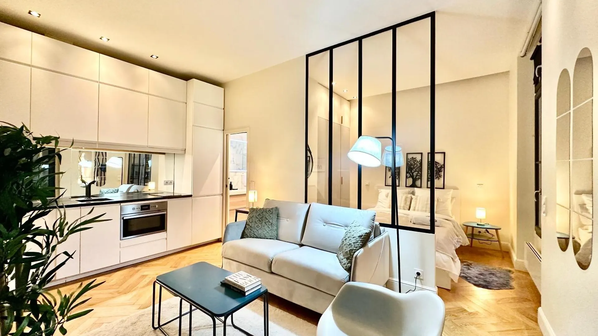 Eiffel Tower Champs De Mars Apartment Paris 0*,  France