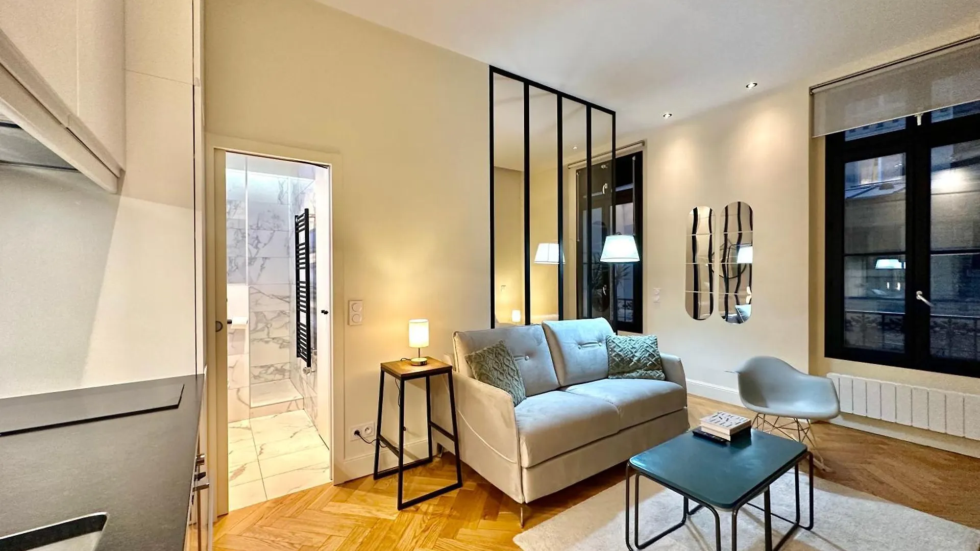 Eiffel Tower Champs De Mars Apartment Paris
