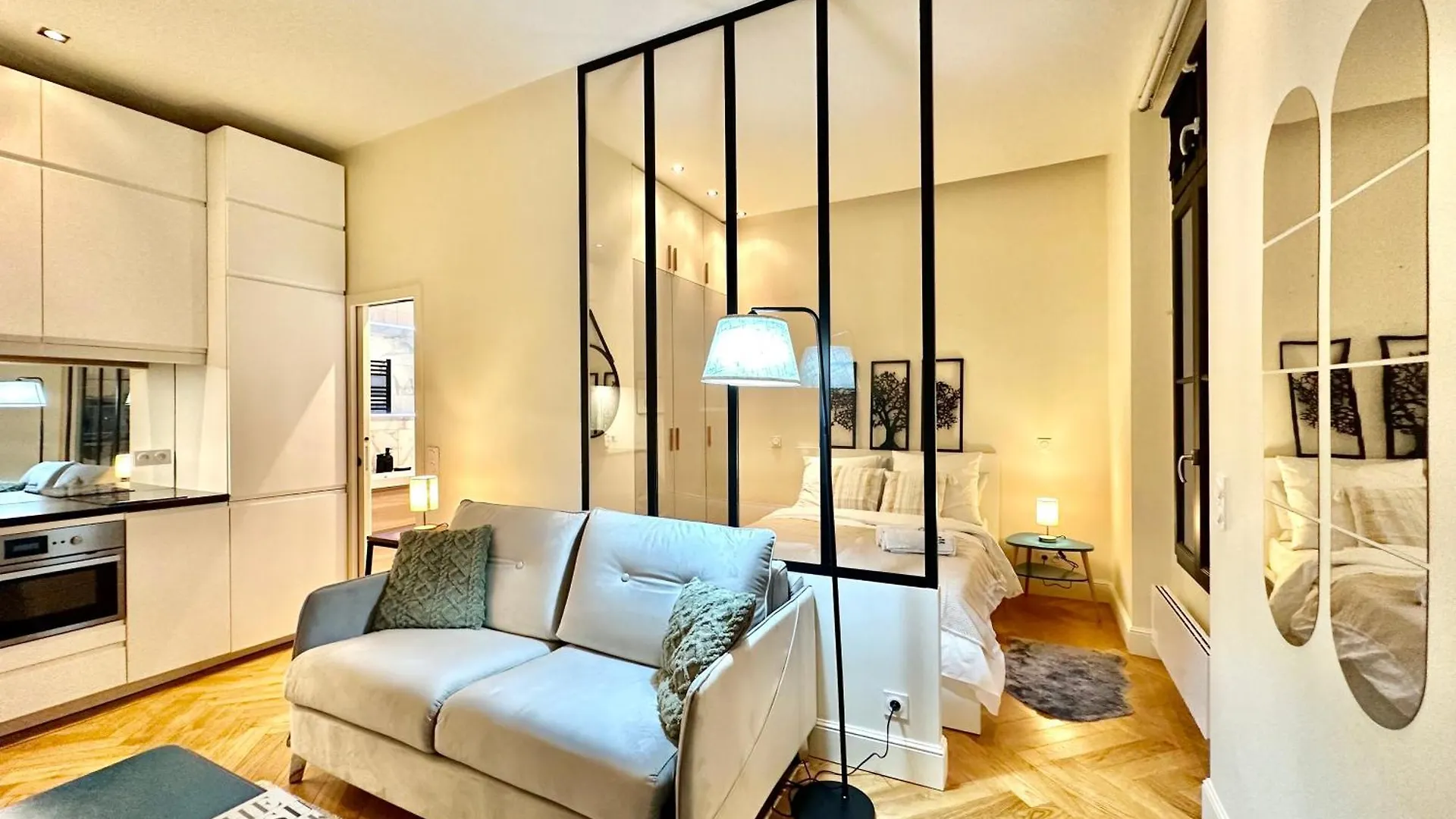 Eiffel Tower Champs De Mars Apartment Paris