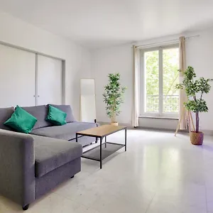  Appartement 2 Bedrooms Tour Eiffel Rapp