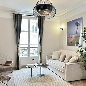 Charming With Eiffel Tower View Apartamento
