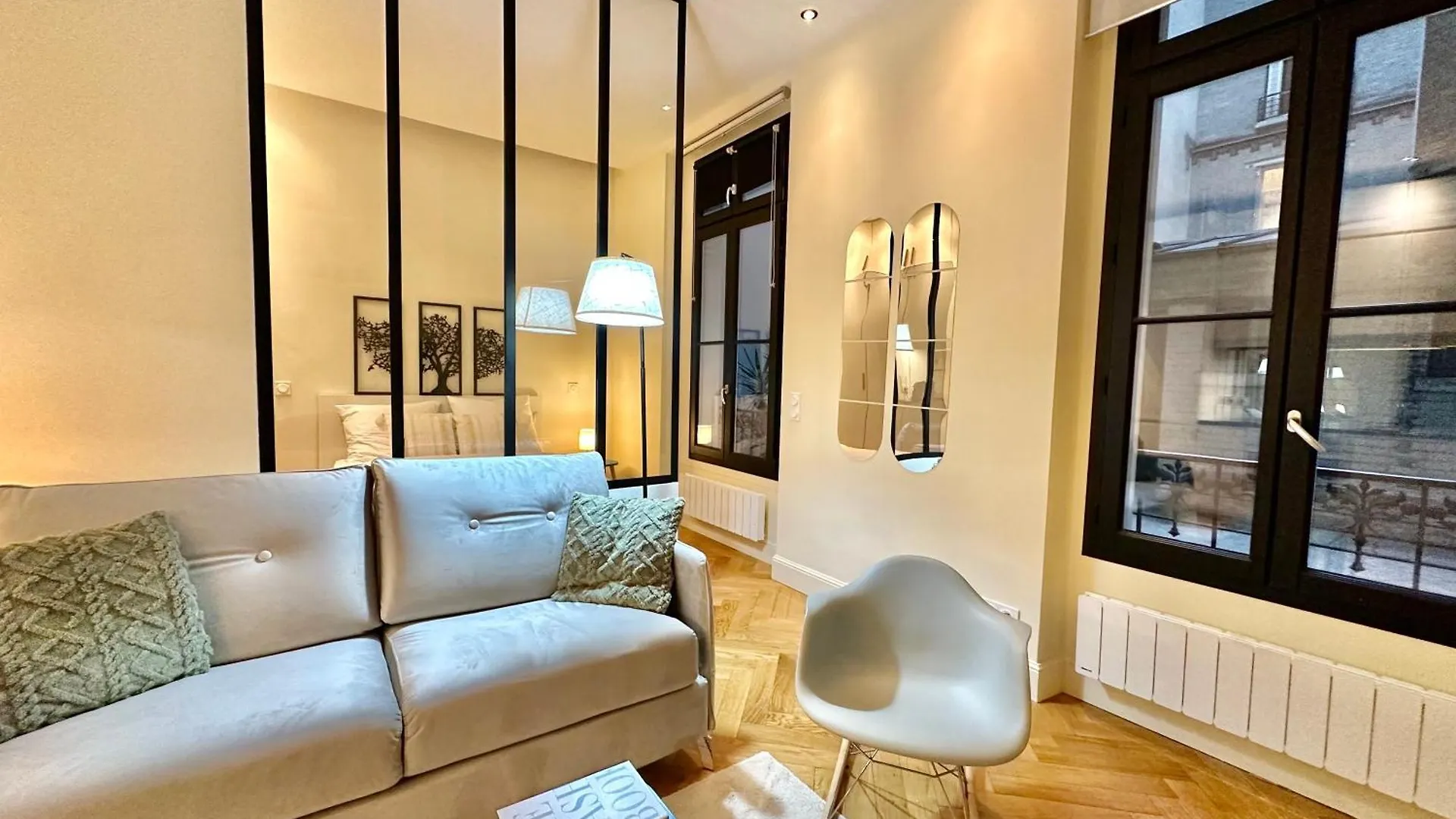 Eiffel Tower Champs De Mars Apartment Paris